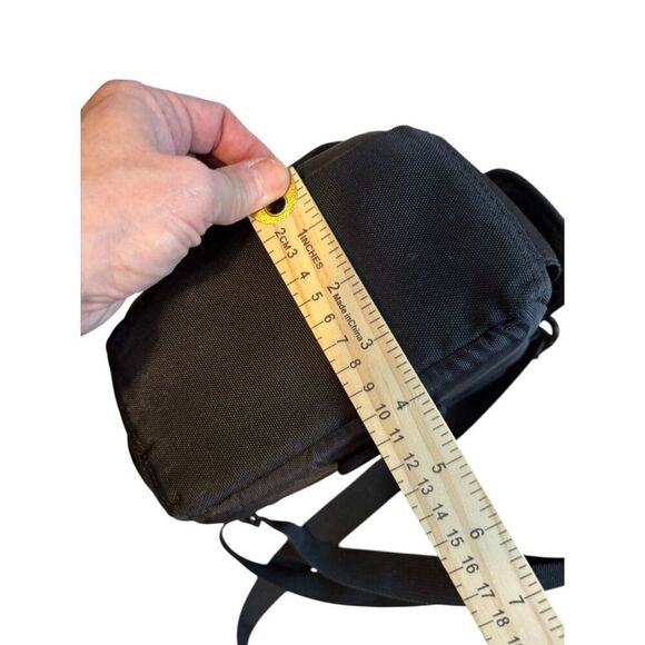 Lowepro Edit 110 Camera Bag With Adjustable Shoulder Strap & Multiple Pockets - Picture 8 of 11